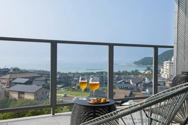 海景と麦香のさりげない贅沢。 海の京都・丹後で、2週間だけの静やかなひととき。 夕日ヶ浦温泉「佳松苑 別邸ふうか」