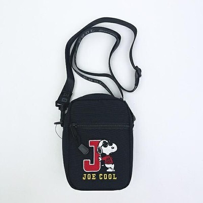 ジョー・クールのショルダーバッグ