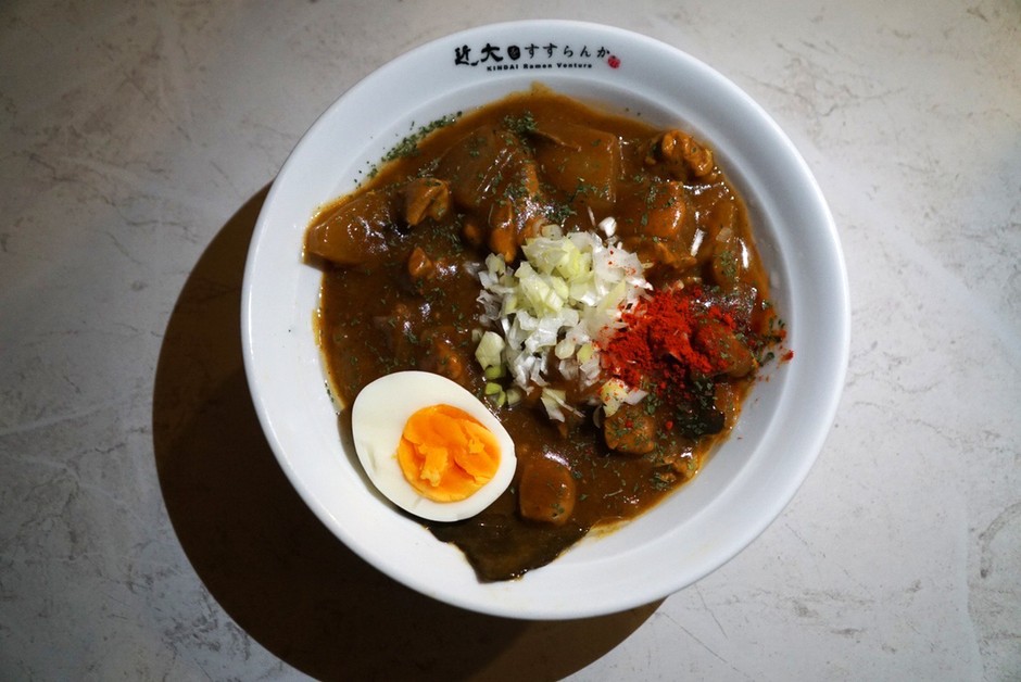 INOVE+(イノベプラス)オリジナルカレー×近大をすすらんか。 コラボラーメン