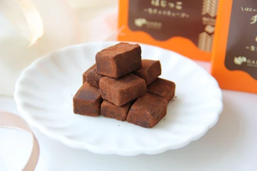 おいしく減らす食品ロス！ 「チョコサンドのはじっこ」が贅沢生チョコに大変身