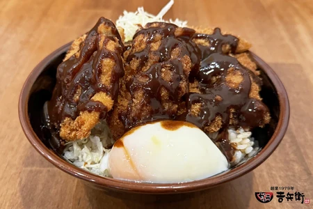 『辛い、でも癖になる！』とリピーター続出!?
「神戸どろからソースかつ丼」が9月限定で再登場！