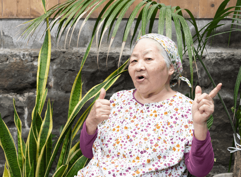 八丈島の名物おばあこと福田栄子さん(通称えいこば)