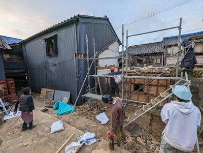 2024年3月末の麹ムロ解体時には、名城大生2名も作業に参加