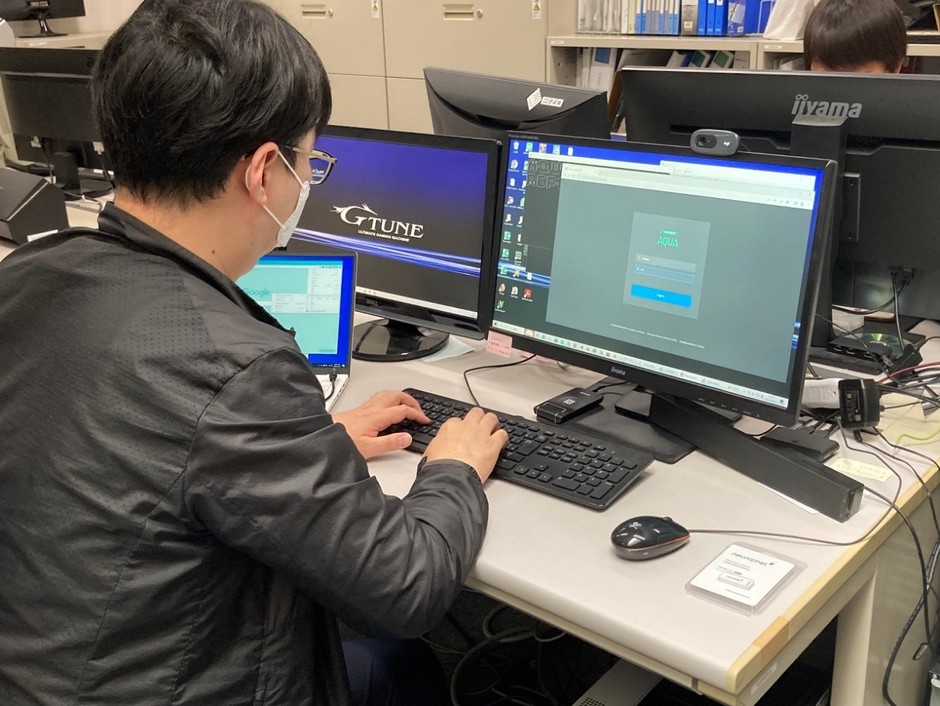 写真説明:近畿大学医学部にて「Neurophet AQUA」を導入する様子