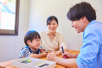 ▲はじめてのクラフト体験を楽しもう!