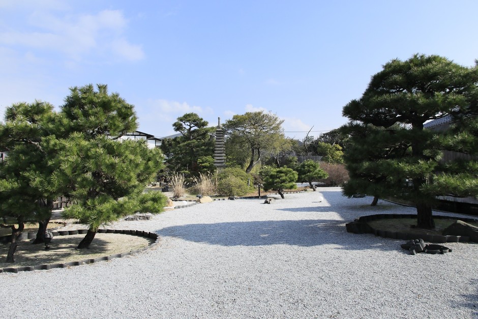 約2,000平米の面積を誇る ＜日本庭園＞