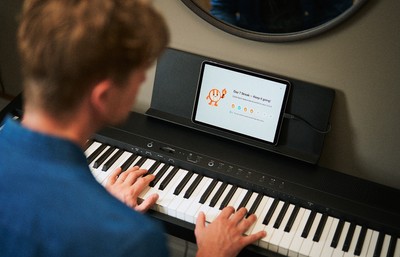 デジタルピアノ『FP-40』とアプリ『Piano Sphere』の使用イメージ