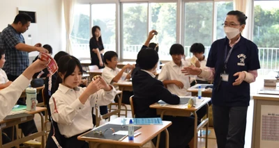 近大九州短期大学の教員が稲築東義務教育学校で出張講義を実施　小学生が多彩な授業に触れ、自己の将来を考える機会に