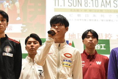 本大会へ向けての意気込みを語る、中央大学陸上競技部の山﨑草太主務