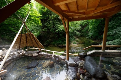 涼やかな川の音に癒される、広瀬川源流露天風呂