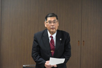 総評を述べる小原理事長