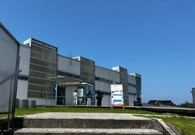 表彰式が行われた射水市大島絵本館