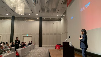 図4:秩父臨床デンタルクリニック 栗原 仁先生による『未来を支えるインプラント:長期的予後の鍵とは?』の質疑応答風景