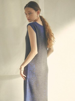 THE GRADIENT DESIGN KNIT DRESS ¥ 13,750 (税込)
